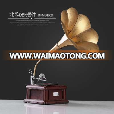 2017new hot sale metal retro bronze color phonograph for home decor